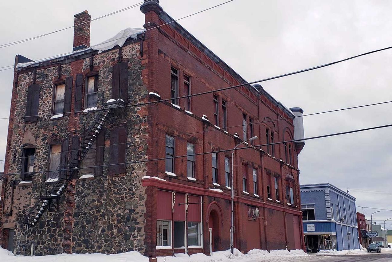 building in Ishpeming