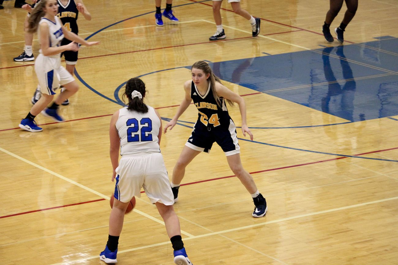 Alexandria Verner playing basketball