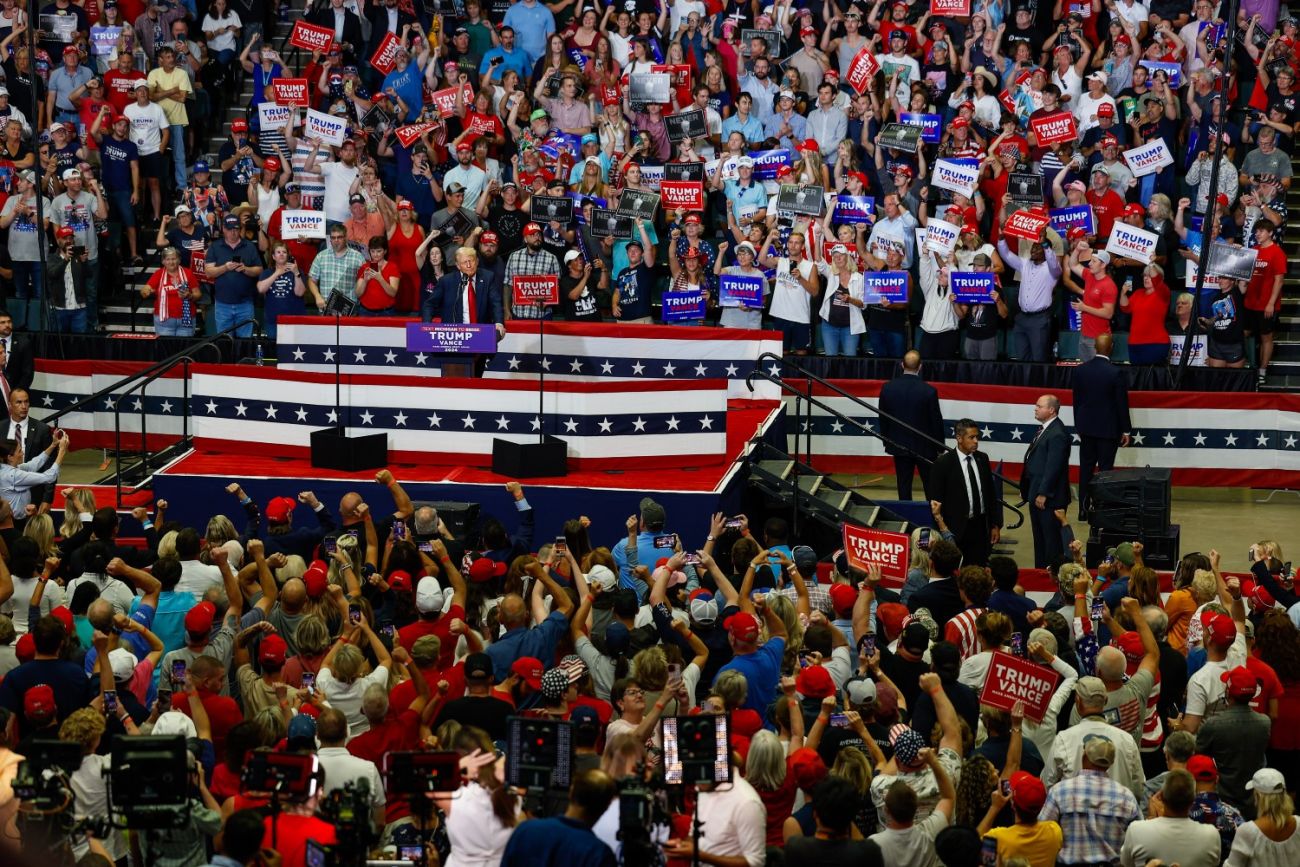 Crowd at Trump rally in Grand Rapids