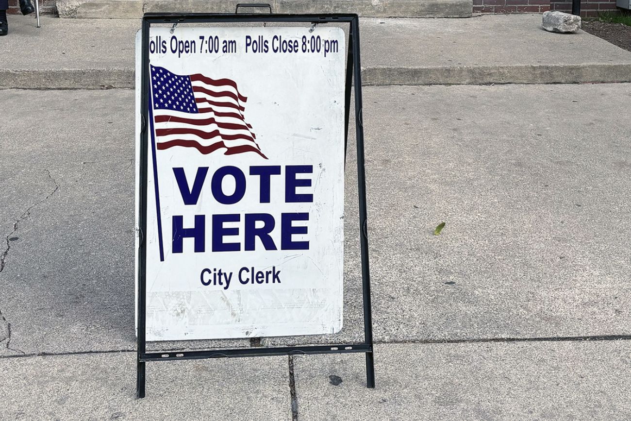 Vote here sign