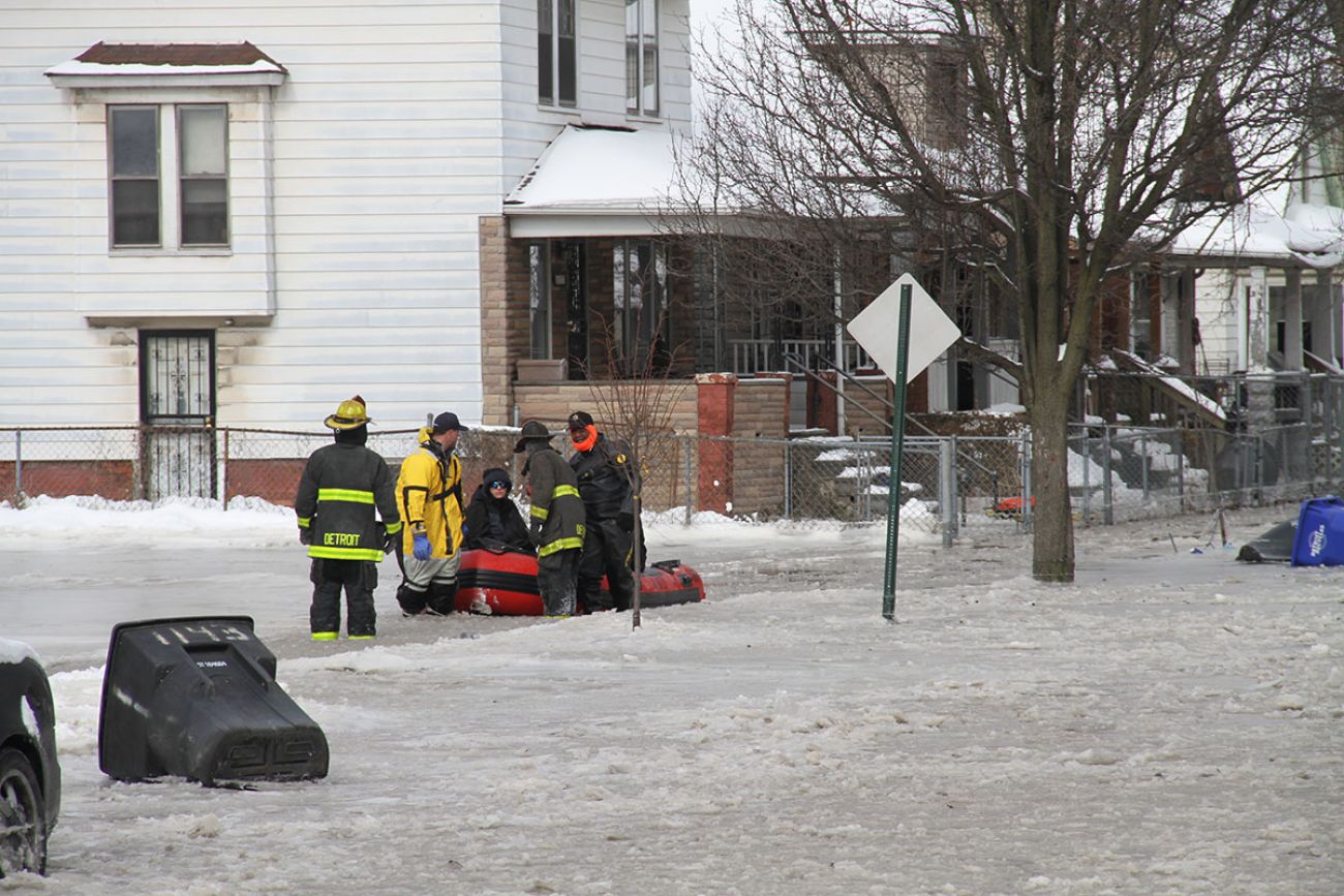 Rescue crews in Detroit. The road is very icy. 