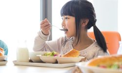 Elementary school student eating lunch