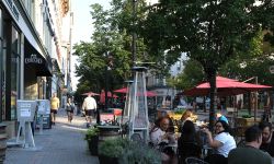 People eating outside at table in downtown Grand Rapids